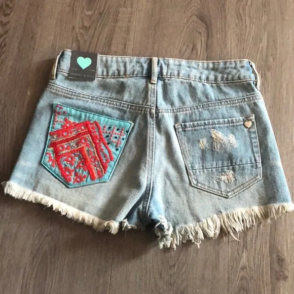 Kendall & Kylie denim shorts size 3 - Picture 2 of 5